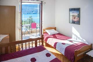 Гостевой дом Smestaj Vella Херцег-Нови Трехместный номер с видом на море-2