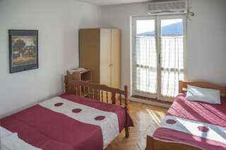 Гостевой дом Smestaj Vella Херцег-Нови Трехместный номер с видом на море-3